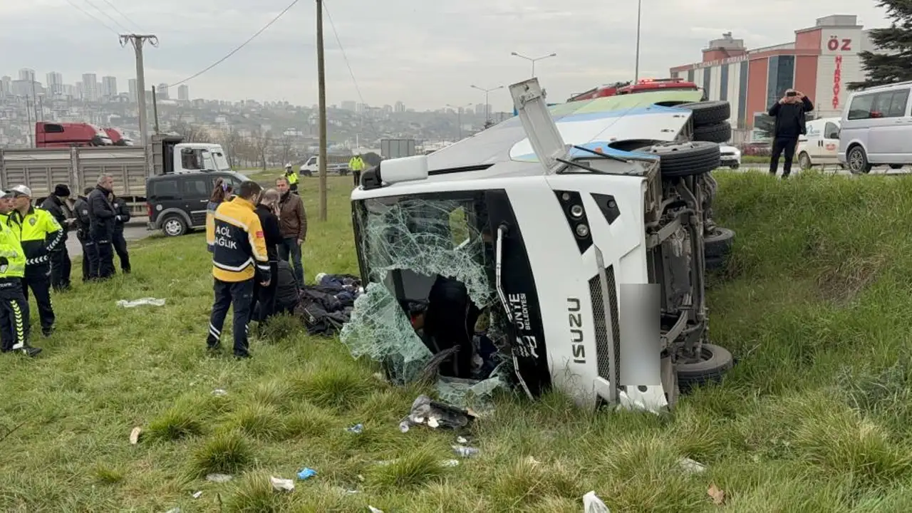 istanbul-donusu-samsun-yolunda-kaza-ogrencinin-kolu-koptu-yaralilar-var