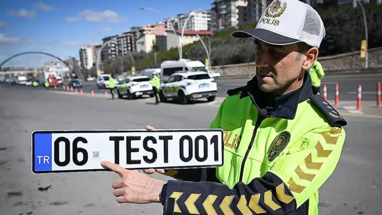 trafikte-yeni-cezalara-saatler-kaldi-app-plaka-ekran-ve-ses-sistemleri