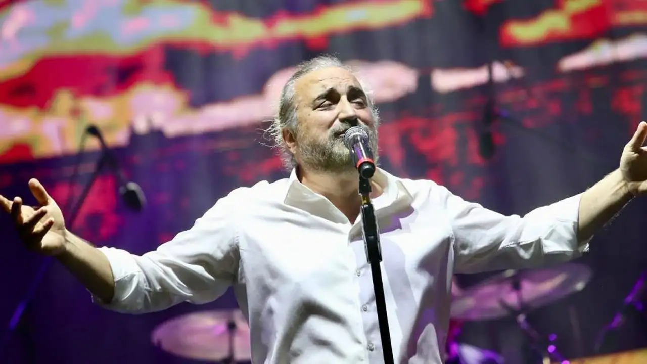 volkan-konaksiz-bir-yil-kuzeyin-oglu-sarkilariyla-yasiyor