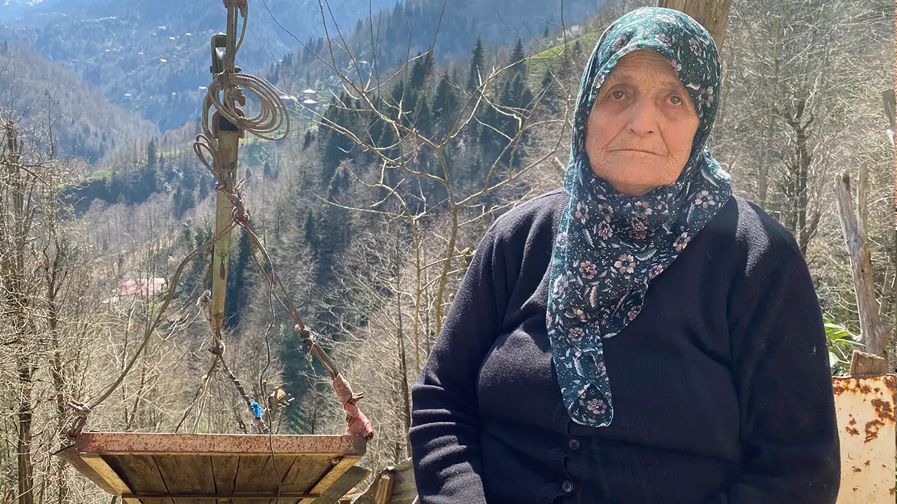 rizede-82-yasindaki-kadin-180-metrelik-teleferikle-evine-ulasiyor