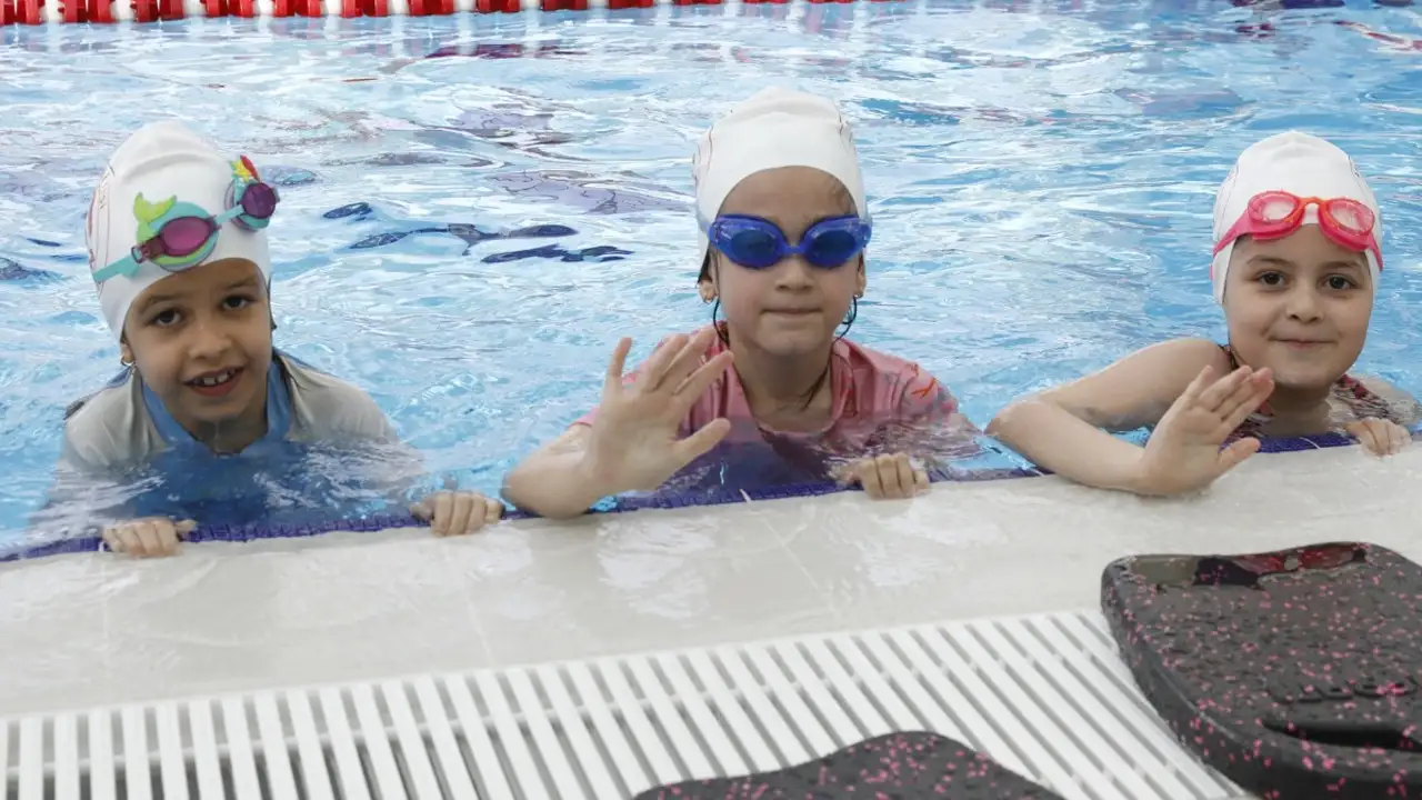 akcaabatta-yuzme-kursuna-yogun-ilgi-baskan-ekim-ziyaret-etti