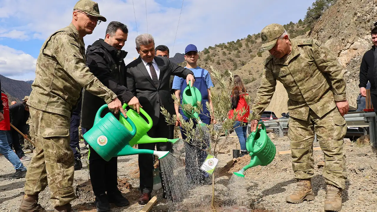 artvinde-mehmetcik-hatira-ormani-icin-200-fidan-dikildi