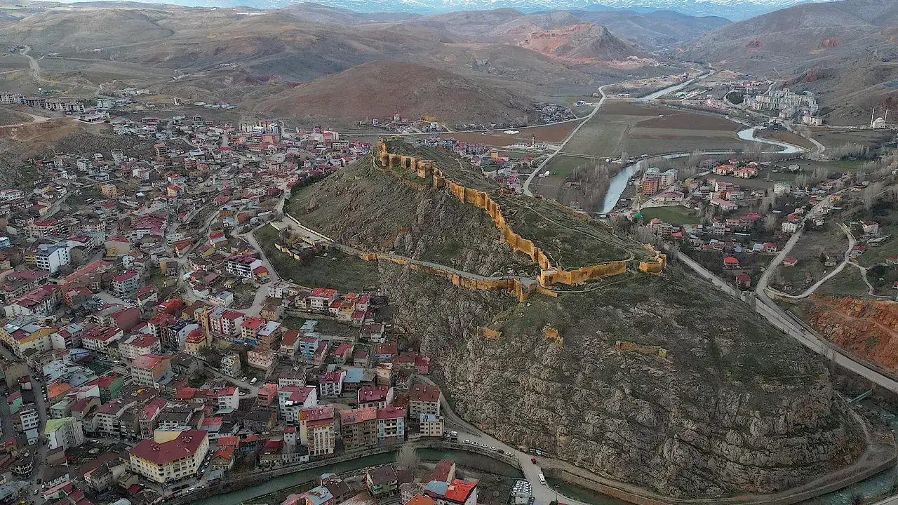 bayburt-kalesinde-kazi-basliyor-tarih-gun-yuzune-cikacak