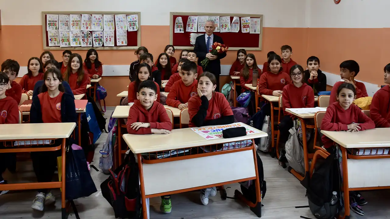 orduda-46-yil-gorev-yapan-ogretmene-duygusal-veda