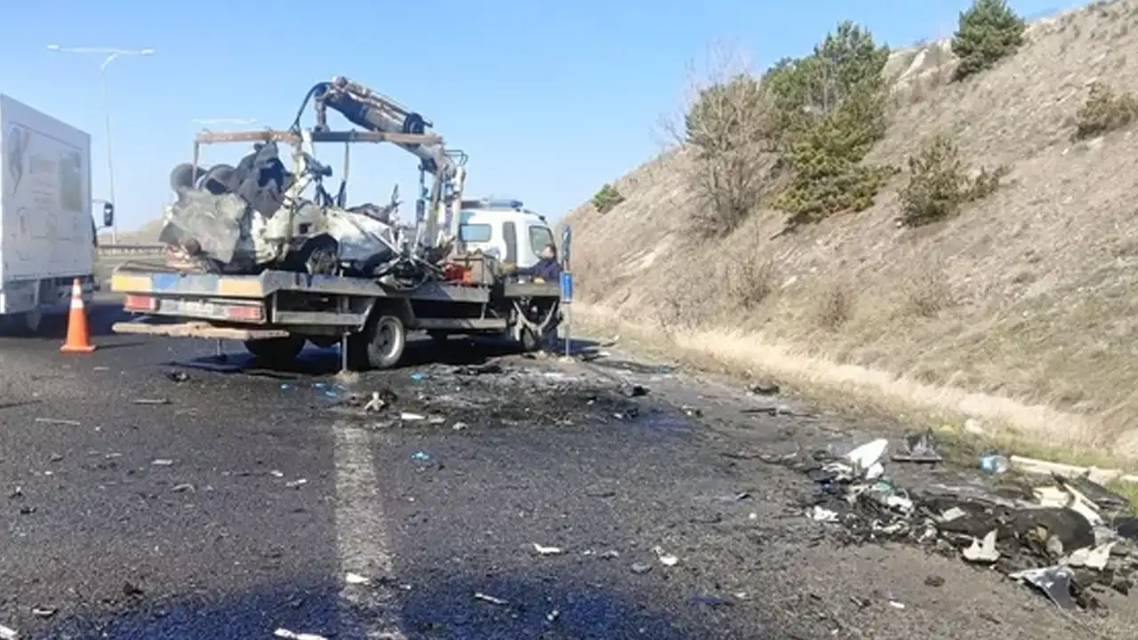 ters-yonden-gelen-arac-facia-getirdi-5-kisi-oldu