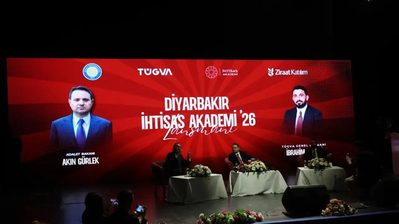 bakan-gurrlek-a-cikladi