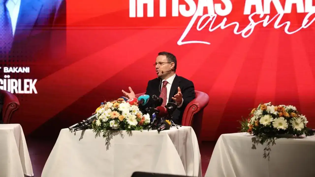 bakan-gursek-acikladi