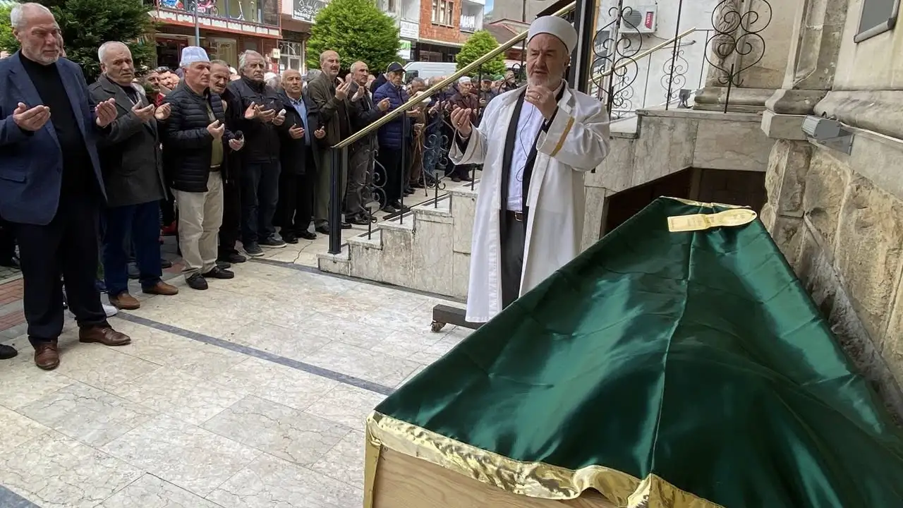 trabzona-aci-haber-emekli-ogretmen-hayatini-kaybetti