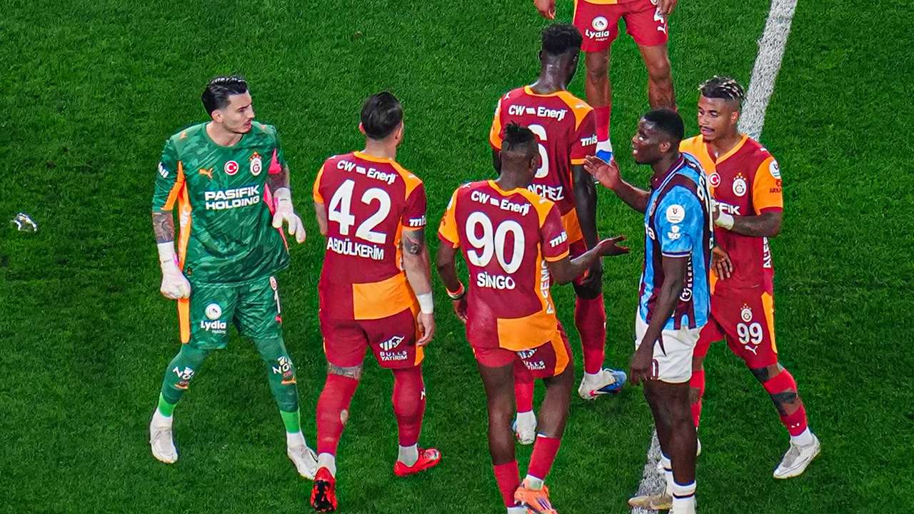 onuachu-yine-sahnede-akil-almaz-performans-krallik-yuruyusunde-tam-gaz