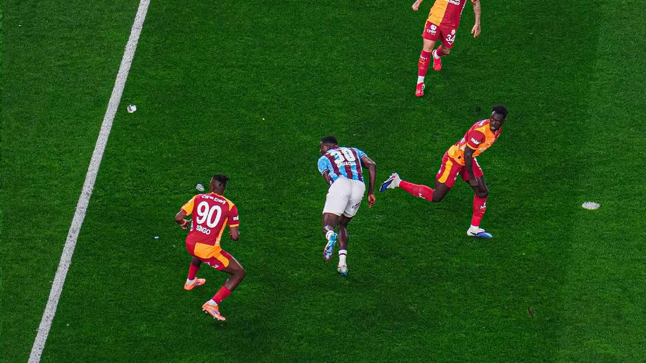 onuachu-yine-sahnede-akil-almaz-performans-krallik-yuruyusunde-tam-gaz