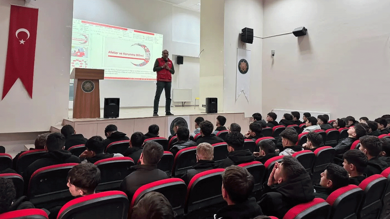 bayburtta-ogrencilere-afet-ve-korunma-bilinci-anlatildi