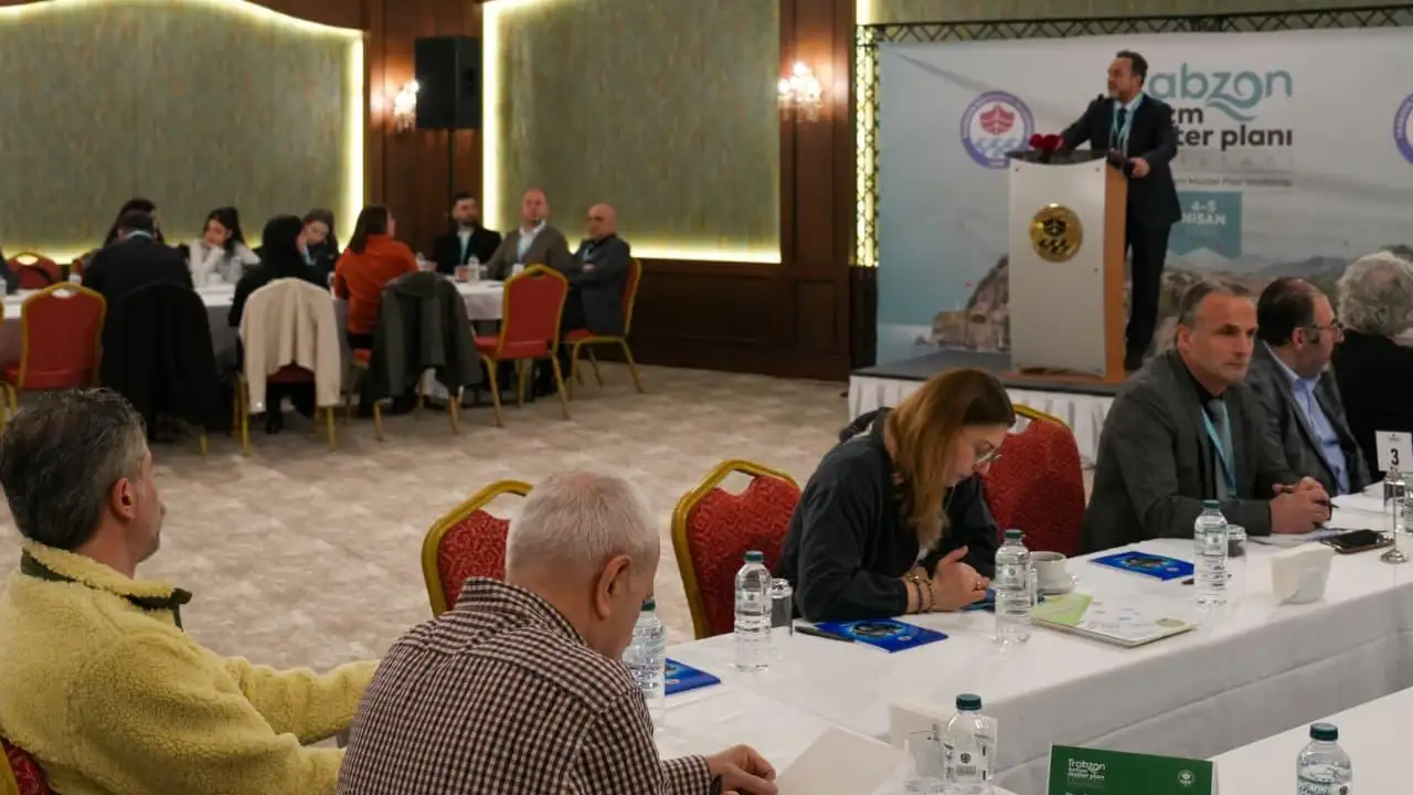 trabzonda-150-uzmanli-calistayda-turizm-il-muduru-neden-yoktu-elestiriler-buyuyor