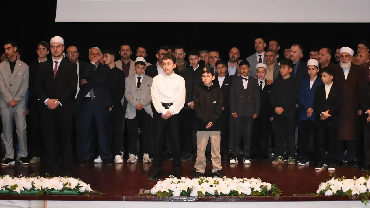 artvinde-genc-bilaller-ezan-okuma-yarismasi-bolge-finali-yapildi