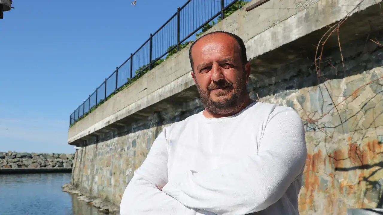 rizede-nadir-tur-goruldu-deri-sirtli-deniz-kaplumbagasi