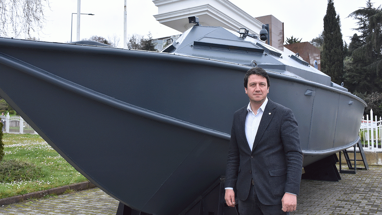 trabzonda-15-ayda-uretildi-zirhli-bot-denize-indi