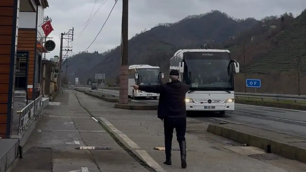 trabzonda-ilginc-karsilama-otobusleri-ucak-gibi-yonlendiriyor