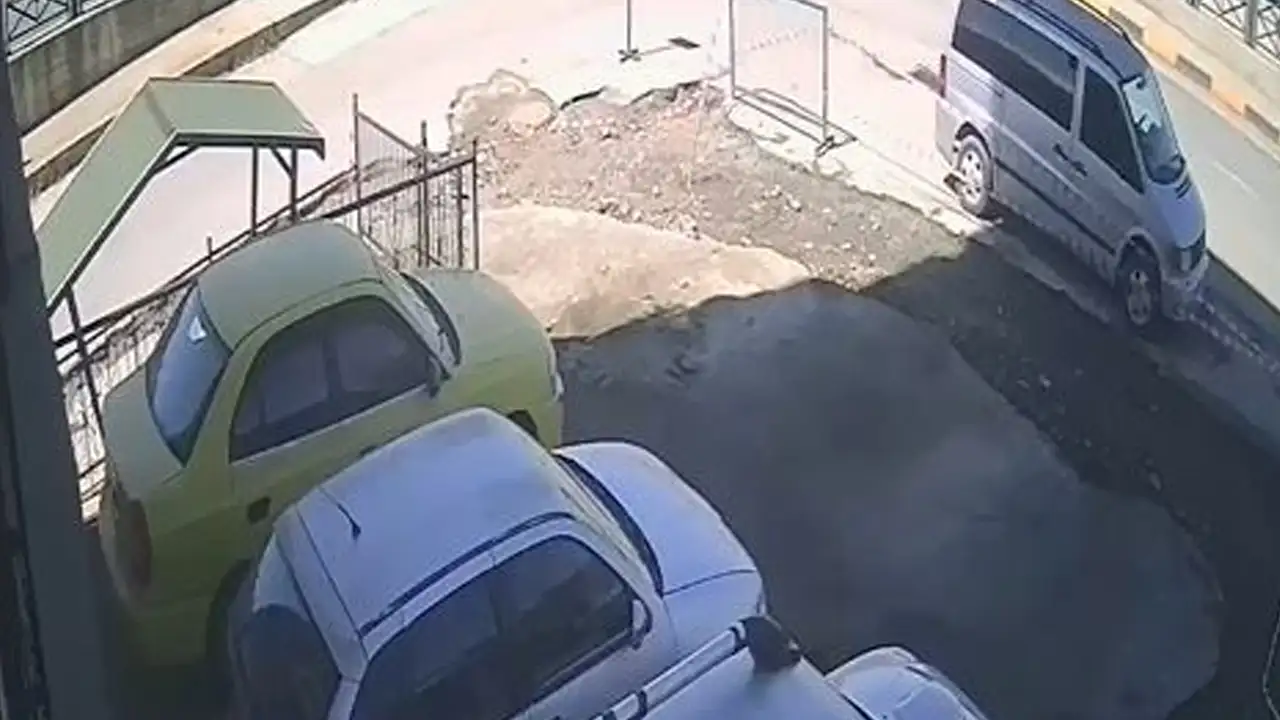 motosiklet-surucusu-hayatini-kaybetmisti-kaza-ani-kameralara-yansidi