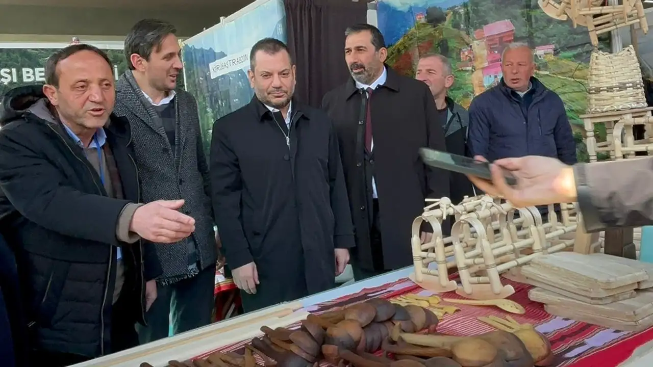 ankarada-trabzon-gunleri-ertugrul-dogandan-stant-ziyareti