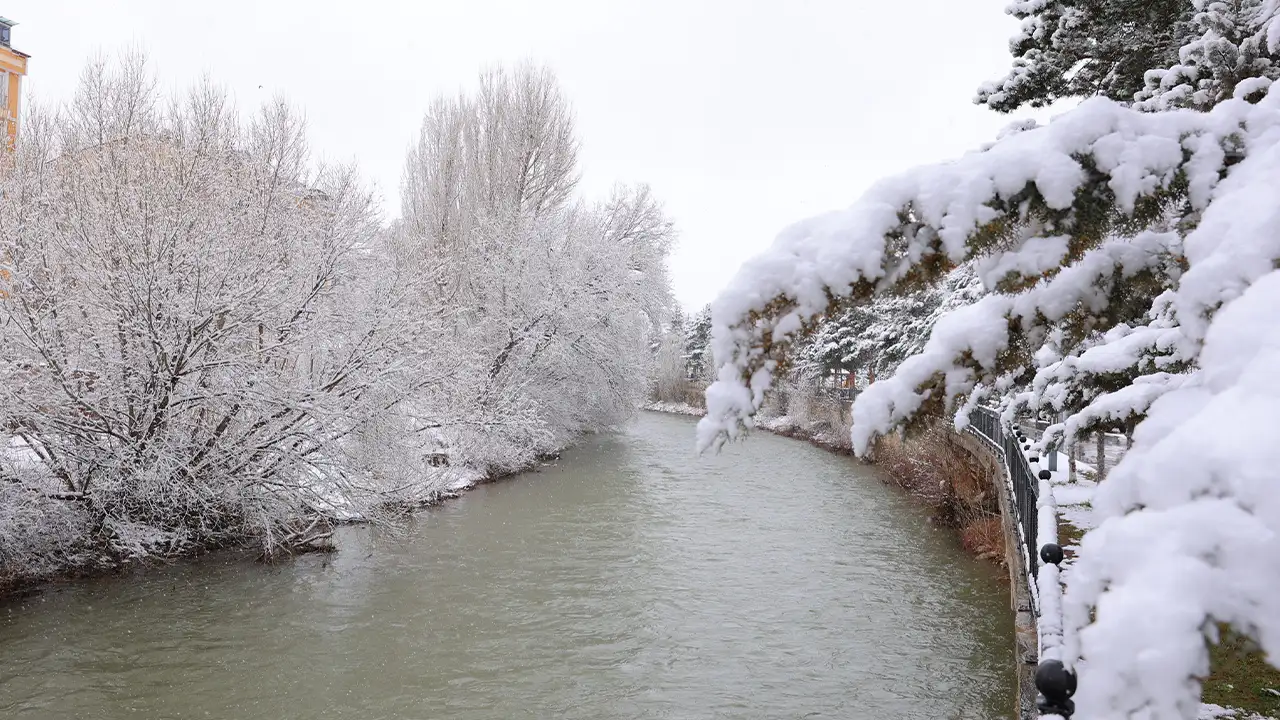 karadenizde-5-ilde-kar-etkisi-giresun-ve-ordu-beyaza-burundu