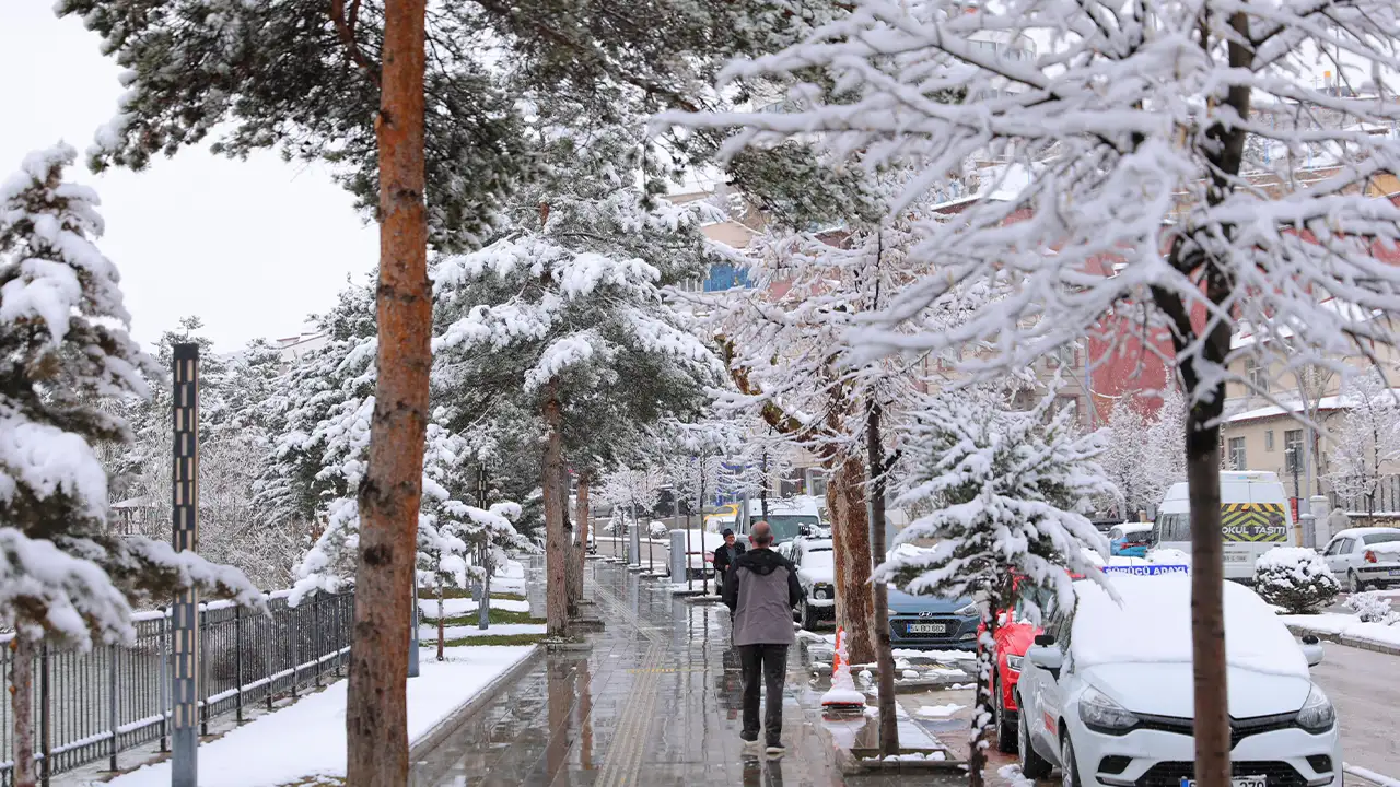 karadenizde-5-ilde-kar-etkisi-giresun-ve-ordu-beyaza-burundu