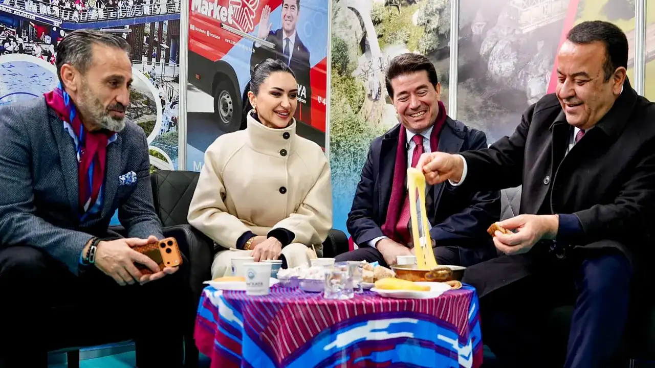 ortahisar-standi-trabzon-gunlerinde-ziyaretcilerin-bulusma-noktasi-oldu