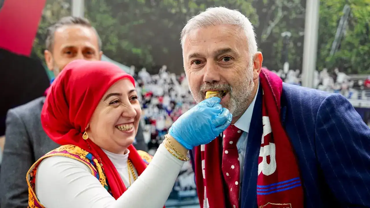 ortahisar-standi-trabzon-gunlerinde-ziyaretcilerin-bulusma-noktasi-oldu