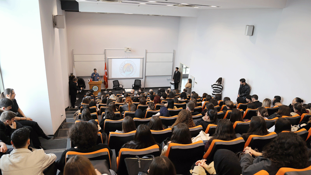 amerikanin-laz-pilotu-avrasyada-havacilik-aski-ogrencilerle-bulustu