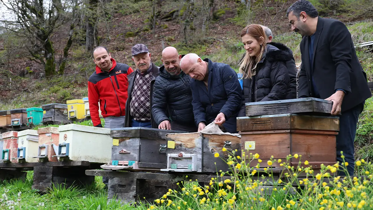 artvinde-bal-calistayi-uretim-ve-cesitlilik-vurgusu