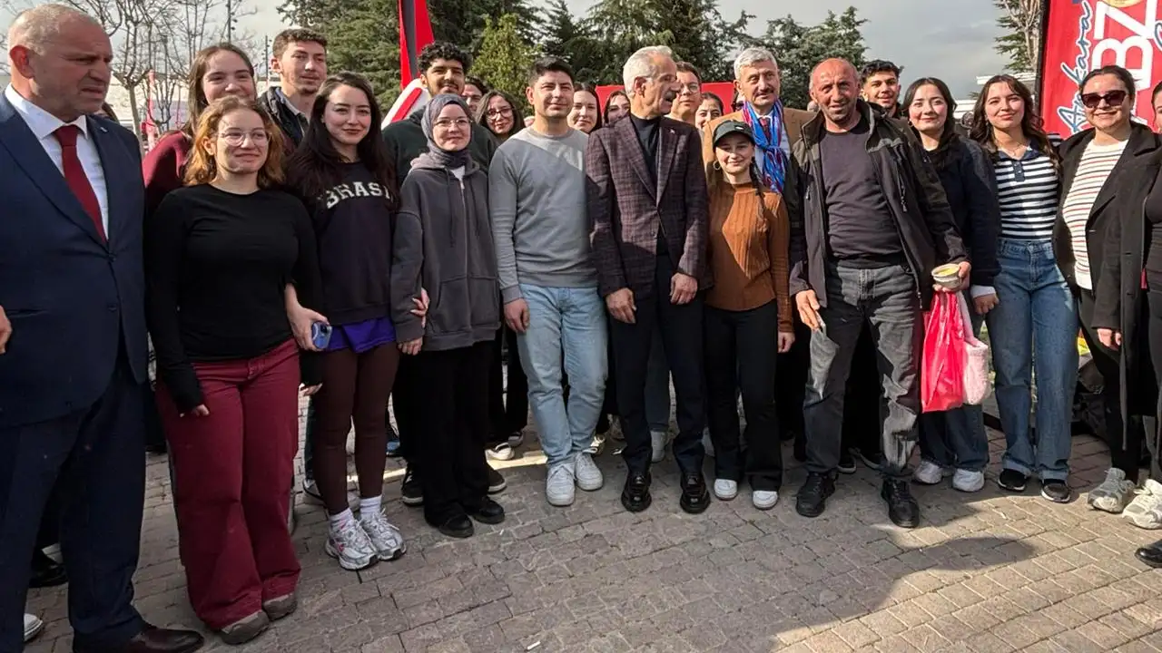 bakan-uraloglu-trabzon-gunlerinde-konustu-bize-her-yer-trabzon-slogani-baskentte-yankilandi