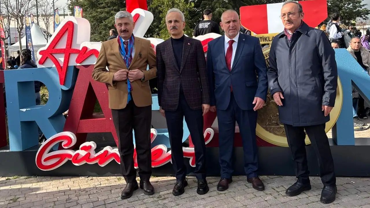 bakan-uraloglu-trabzon-gunlerinde-konustu-bize-her-yer-trabzon-slogani-baskentte-yankilandi