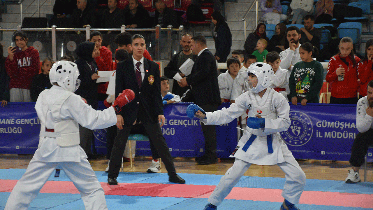 gumushanede-okul-sporlari-karate-yildizlar-kiz-erkek-grup-musabakalari-duzenlendi