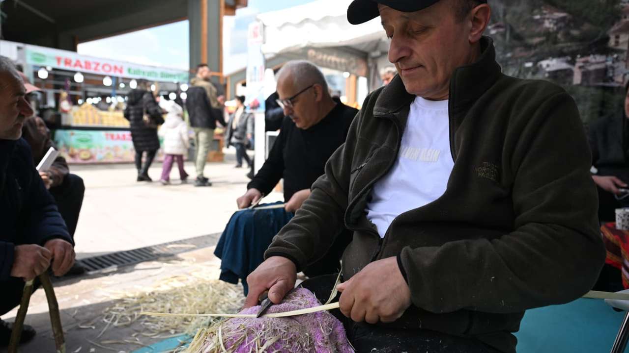karadenizin-el-emegi-baskentte-trabzon-gunlerinde-yoresel-urunlere-yogun-ilgi