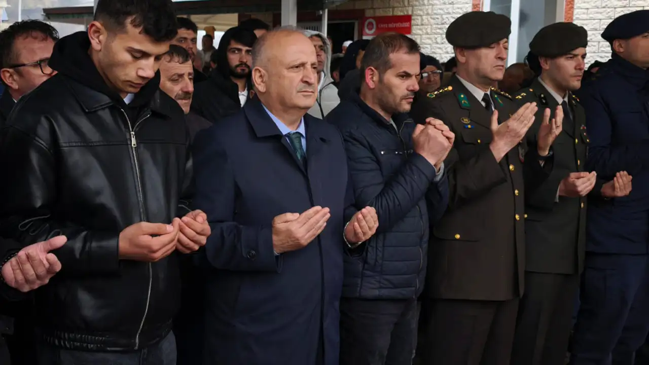 kktcde-yaralanan-asker-unyede-son-yolculuguna-ugurlandi