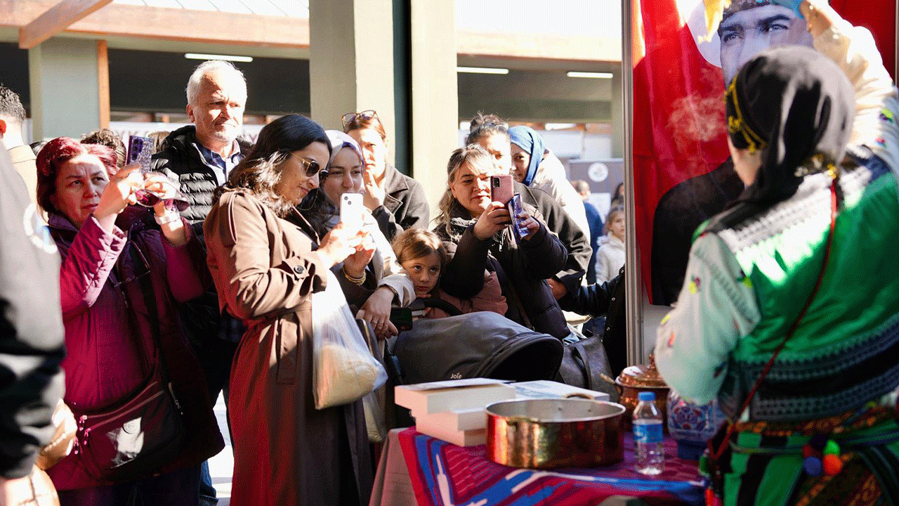 trabzon-gunlerinde-ortahisar-standina-vatandaslardan-ilgi