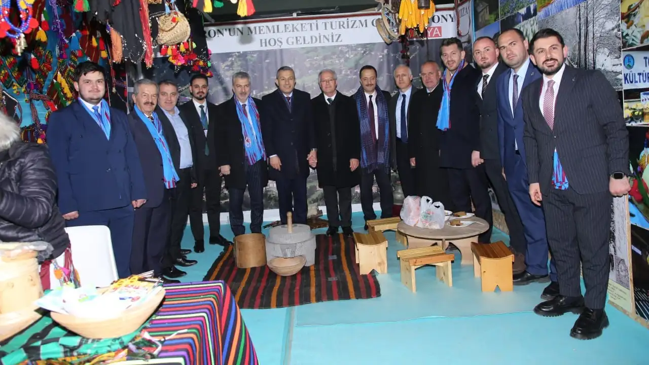 trabzon-gunlerinde-vali-sahin-takdir-topladi