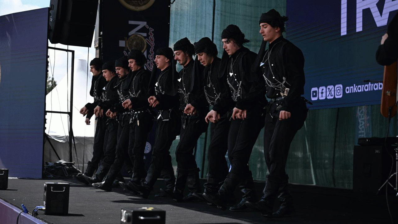 trabzon-gunlerine-ziyaretci-akini