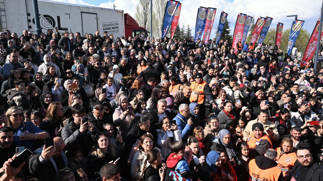 trabzon-gunlerine-ziyaretci-akini