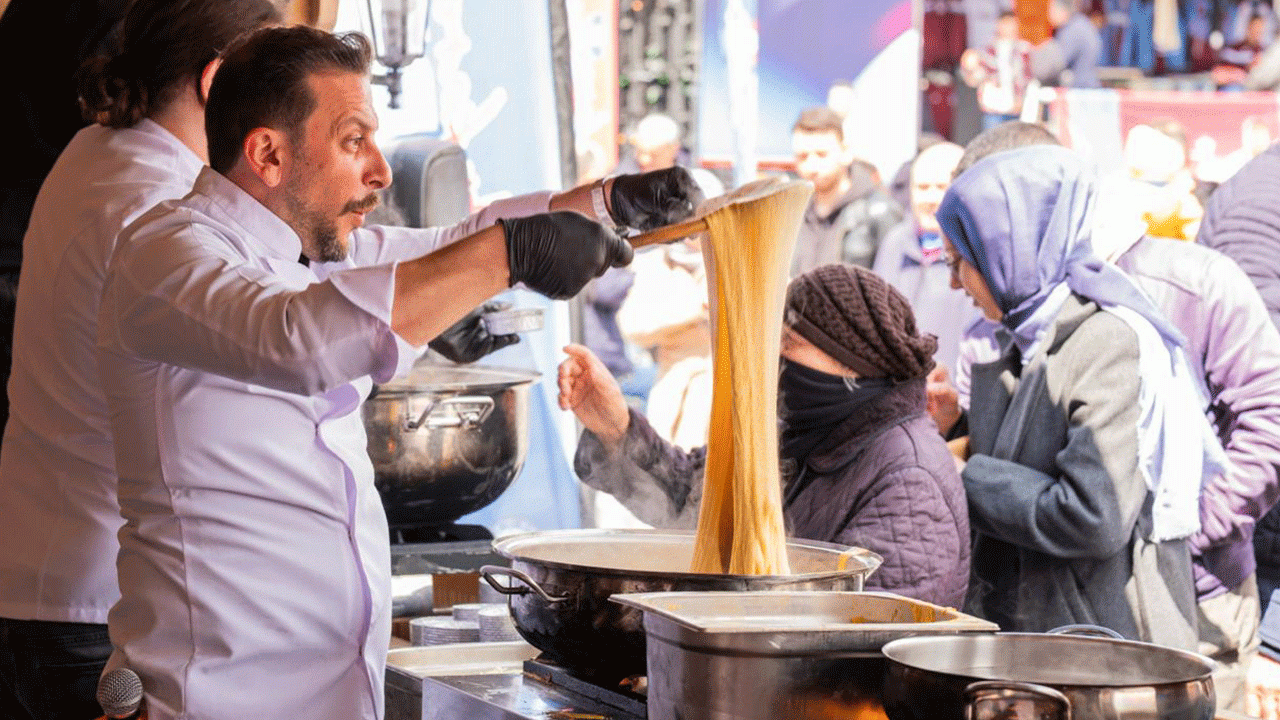 trabzon-gunlerine-ziyaretci-akini