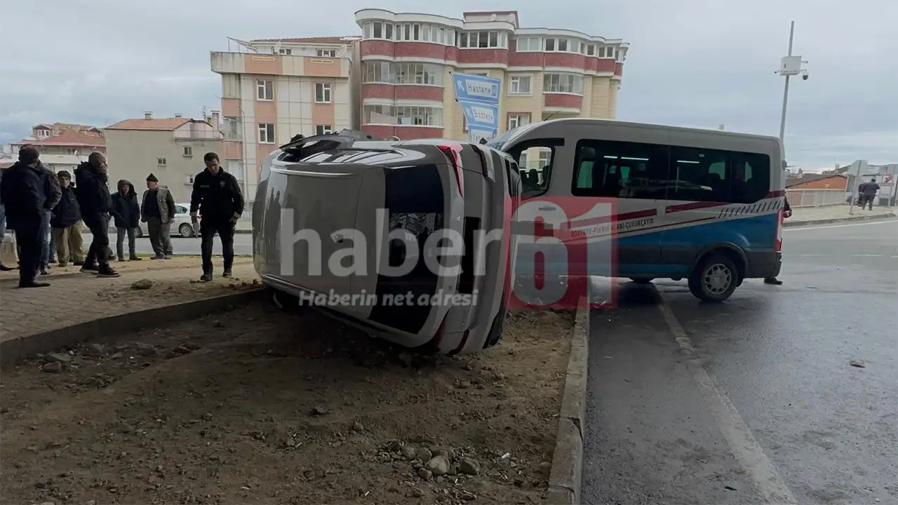 trabzonda-kavsak-kazasi-arac-yan-yatti-yaralilar-var