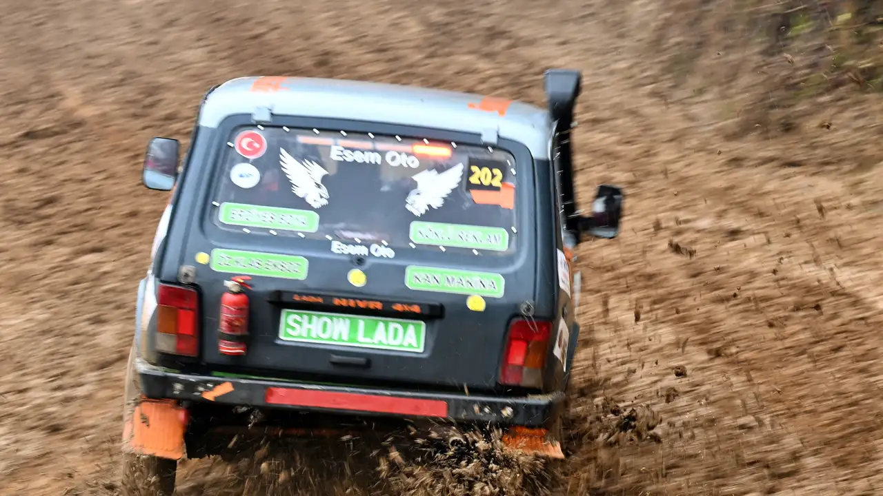 trabzonda-off-road-heyecani-44-sporcu-zorlu-etapta