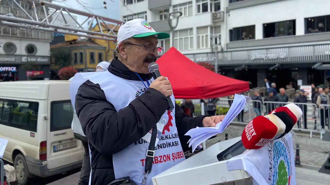 emekliler-trabzonda-meydanlara-indi-acil-zam-sart