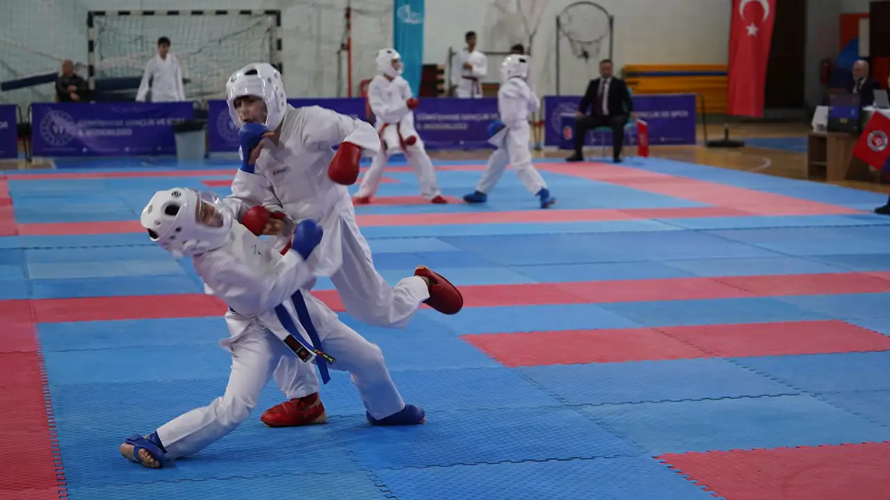 gumushanede-karate-heyecani-250-sporcu-tatamiye-cikti