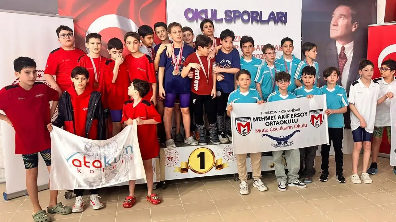 mehmet-akif-ersoy-okulu-yuzme-takimi-turkiye-finallerinde