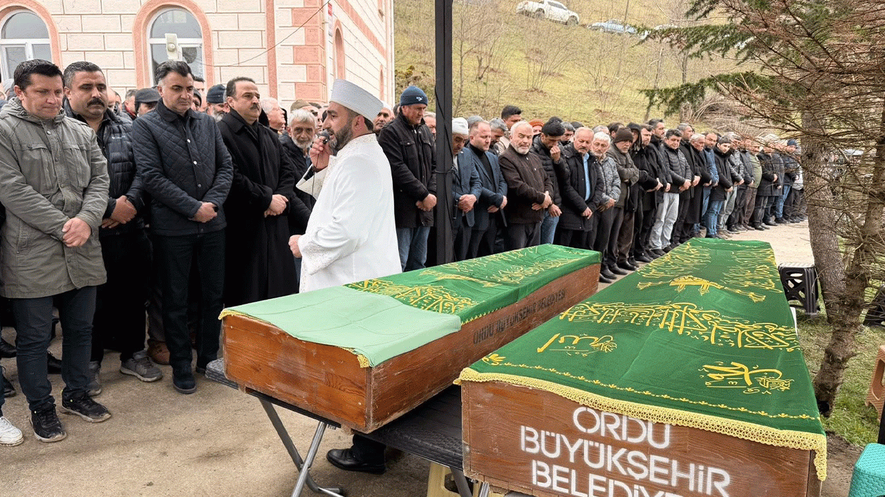 orduda-trafik-kazasinda-olen-baba-kiz-topraga-verildi