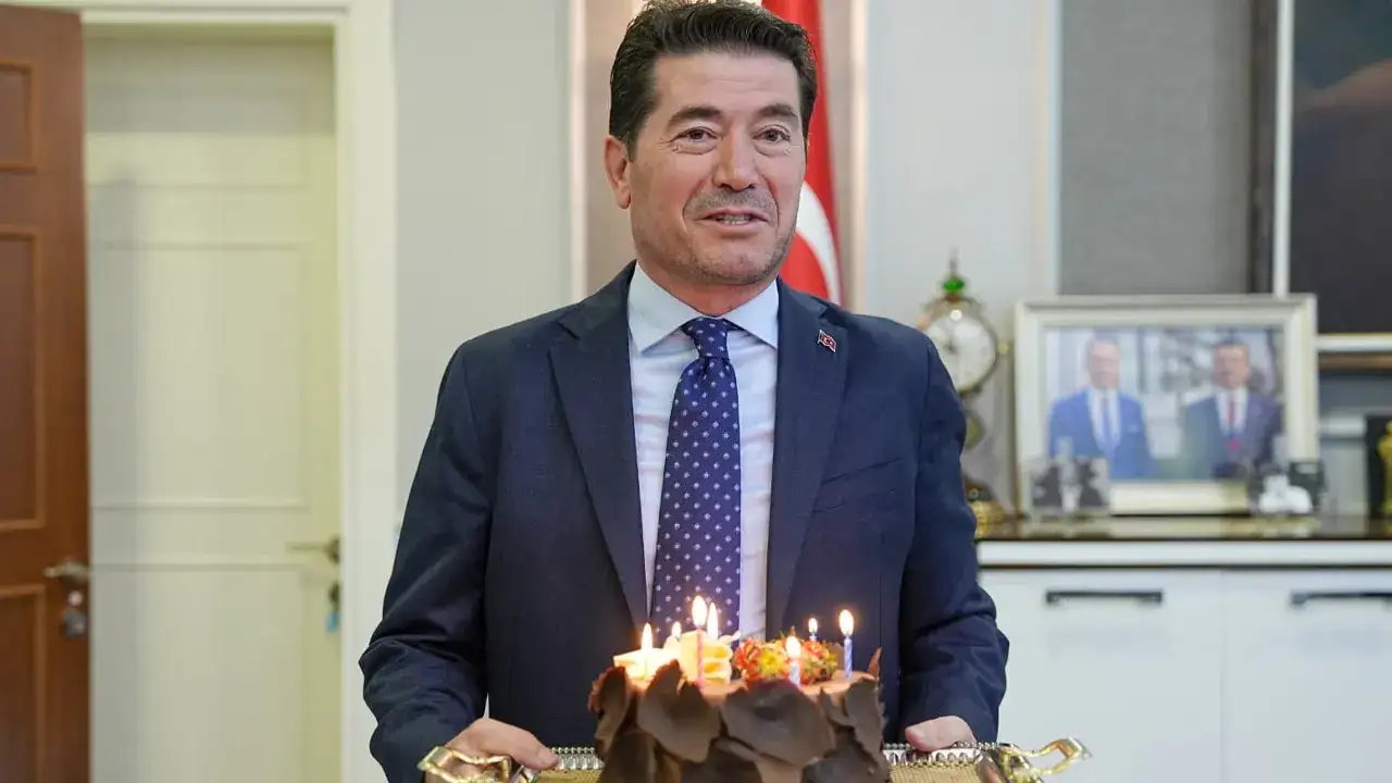 baskan-kayaya-surpriz-dogum-gunu-kutlamasi