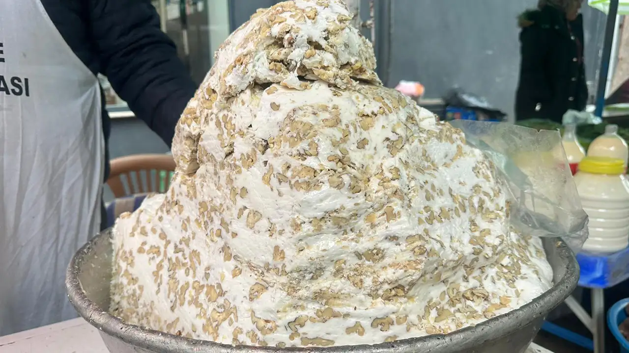 ordunun-tescilli-lezzeti-gurbetcilerin-gozdesi-oldu-30-yildir-helva-kavuruyorlar