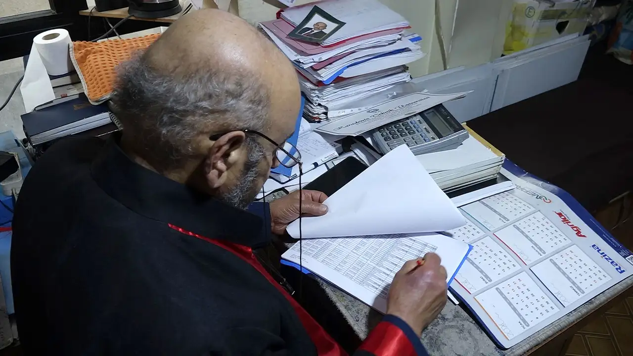 trabzonda-77-yasindaki-mezuna-ktu-rektorunden-ozel-davet