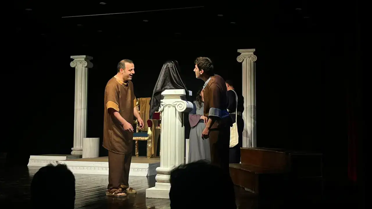 trabzonda-sahne-krizi-tiyatrocular-turneye-mecbur-kaldi