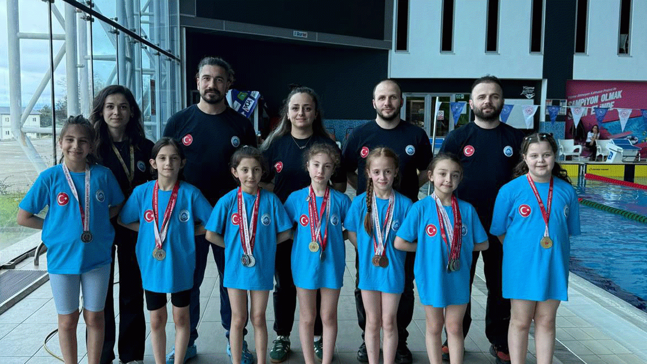 ortahisar-belediyesporun-minik-yuzuculeri-28-madalya-kazandi