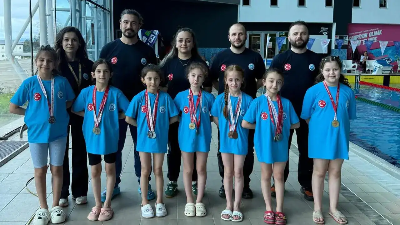 ortahisarin-minik-yuzuculerinden-28-madalyalik-basari